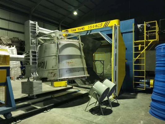 شراء Plastic Product Making Machine Shuttle Rotomolding Machine In China 3500 Automatic Plastic Molding Machine تصنيع عبر الإنترنت