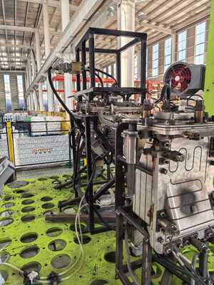 شراء Electrical Heating Injection Molding Machine with Precise Temperature Control and Dual-Axis Rotation for High-Precision Rotational Molding تصنيع عبر الإنترنت